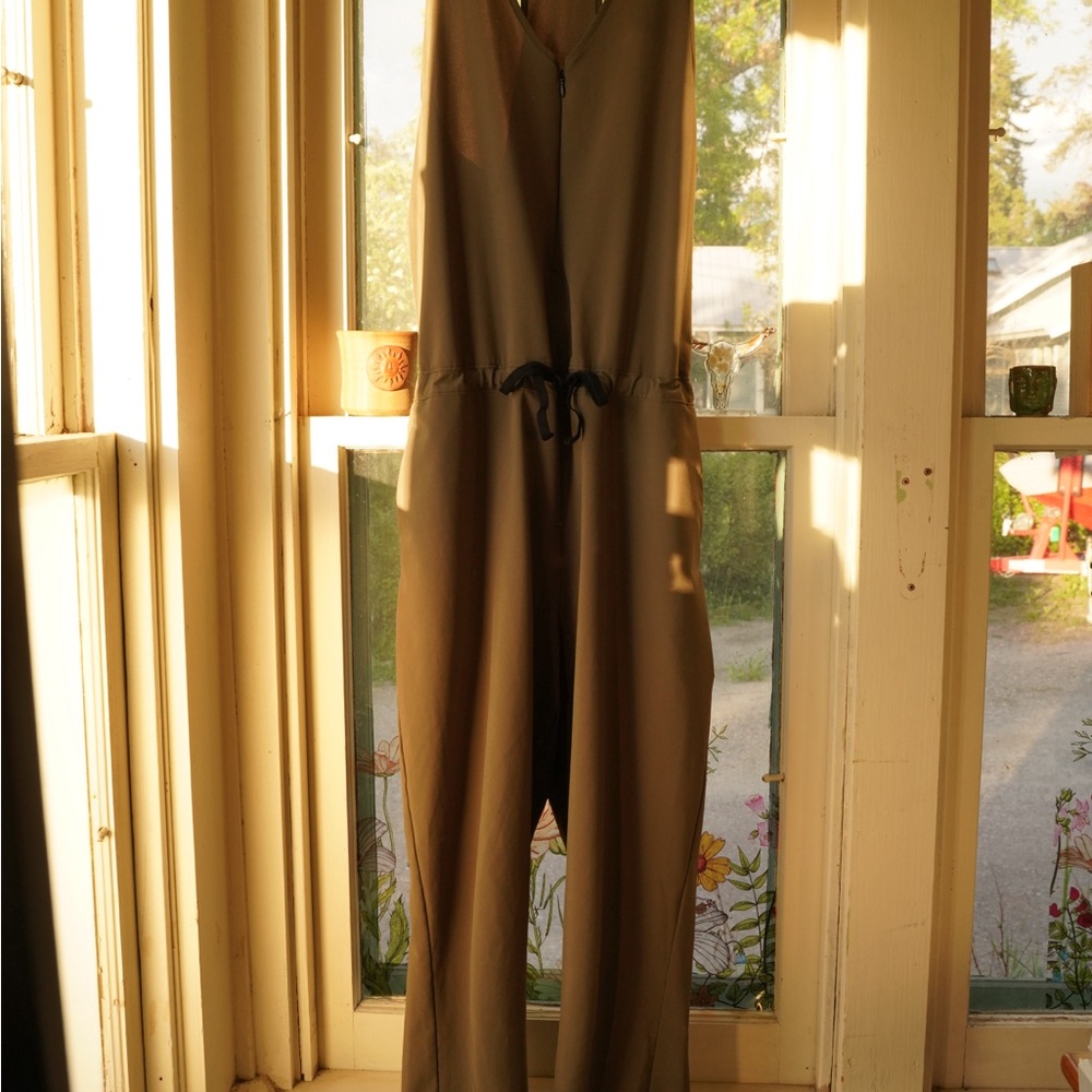 Green Sporty Jumpsuit with Drawstring Waist